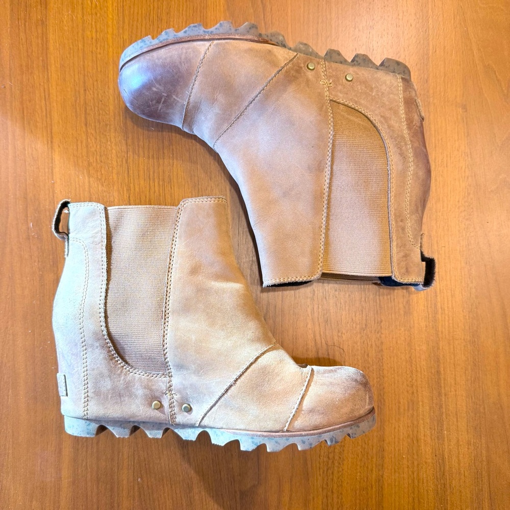 Sorel Leah Hidden Wedge Pull-On Tan Leather Ankle Booties Size 7